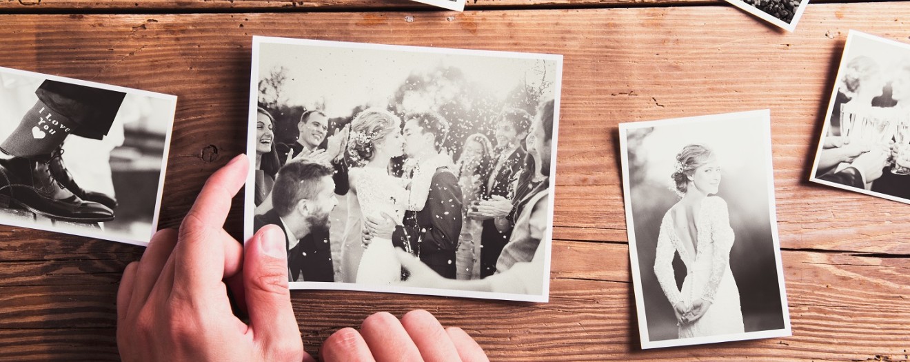 kreative Fotoaufgaben für die Gäste auf einer Hochzeit, damit vielfältige Fotos entstehen.